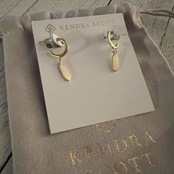 Kendra Scott Fern Huggie earrings New - Picture 6 of 6